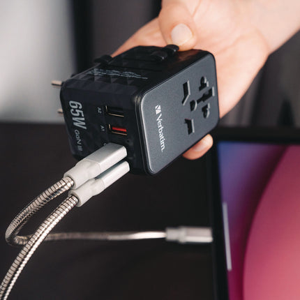 UTA-05 Gan III Universal Travel Adapter, (2) USB-A/(2) USB-C/Quick Charge 4+